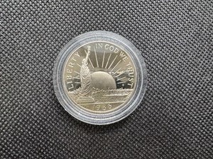 lot 114 image: 1986 S Mint Fresh Liberty Commemorative Half in Capsule.