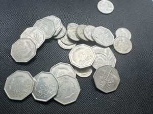 lot 93 image: Mixed Circulated Iragi Coinage.  Most, if not all are 1960s thru 1980s