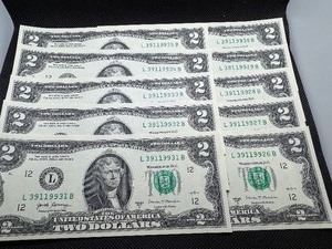 lot 135 image: Ten Sequential $2 Bills