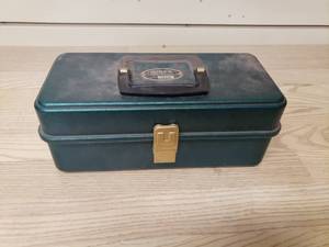 lot 5 image: Fishing tackle box with some lures