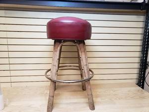 lot 16 image: Bar stool 31 inches tall & 16 inches wide padded seat