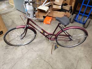 lot 21 image: Bay Pointe 3 speed Bicycle