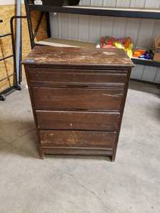lot 23 image: 4 Drawer chest of drawers