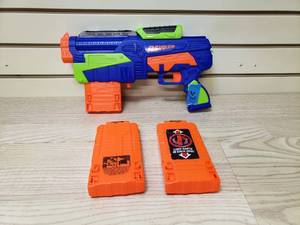 lot 25 image: Revolution dart gun no darts 3 clips