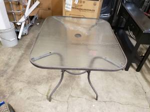 lot 81 image: Glass top patio table