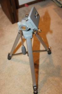 lot 18 image: Sunset 8000 Tripod in Original Box - Extends to 56 Inches