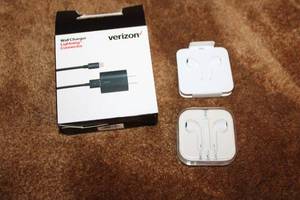 lot 22 image: Verizon Wall Charger and EarPods Set with Lightning Connector