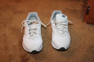 lot 43 image: Used Nike Air Running Shoes - Size 9