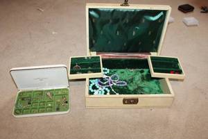 lot 50 image: Assorted Jewelry Collection with Necklaces, Earrings, and Brooches