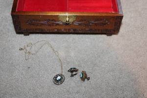 lot 51 image: Vintage Jewelry Box with Mirror and Costume Jewelry Set