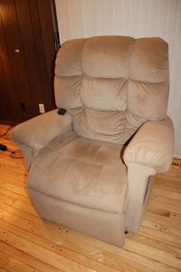 lot 60 image: Electric Reclining Lift Chair with Beige Microfiber Upholstery