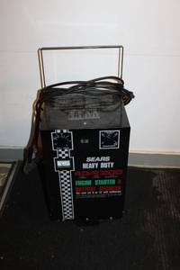 lot 69 image: Sears Heavy Duty Engine Starter & Battery Charger 402200 Amp