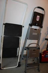 lot 75 image: Set of 2 Used Cosco Step Ladders