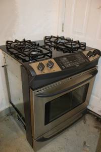 lot 82 image: Used Whirlpool Dual Fuel Gas Range with Electric Oven