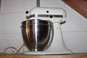 lot 87 image: KitchenAid Stand Mixer with Attachments