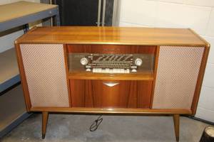 lot 113 image: Vintage Grundig Stereo Console with Turntable