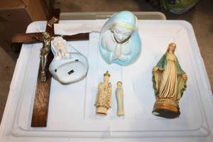 lot 121 image: Collection of Religious Ceramic Figures and Crucifix