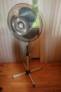 lot 128 image: Used Kunyou Oscillating Pedestal Fan