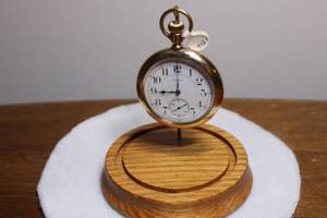 lot A-139 image: 1916 Vintage Elgin Pocket Watch with Display Stand