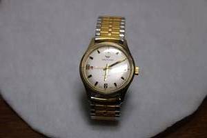lot A-162 image: Waltham Two-Tone Mens Watch with Date Display