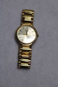 lot A-167 image: Vintage Gold-Tone Versailles Watch with Metal Band