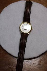 lot A-168 image: Vintage Mens Citizen Moon Phase Triple Calendar Quartz Watch