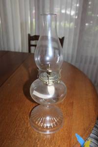 lot 177 image: Vintage Clear Glass Oil Lamp