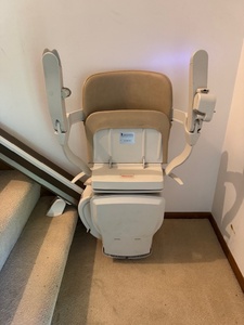 lot 4 image: Stannah Model 600 Stairlift with Rails and Controls