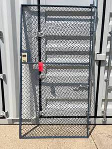 lot 1002 image: Global Industrial Locking Security Gate