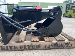 lot 27 image: SDLANCH Mini Skid Steer Digger Arm - Hydraulic Excavator Attachment with Bucket