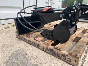 lot 43 image: SDLANCH Mini Skid Steer Digger Arm - Hydraulic Excavator Attachment with Bucket