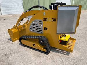 lot 32 image: 2025 SDLANCH Mini Skid Steer (IRL30  SDLL30)