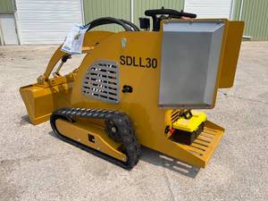 lot 35 image: 2025 SDLANCH Mini Skid Steer (IRL30  SDLL30)