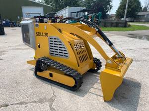 lot 46 image: 2025 SDLANCH Mini Skid Steer (IRL30  SDLL30)