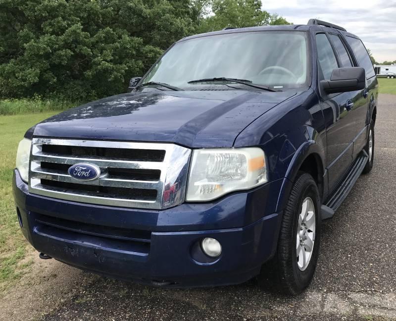 lot 4 image: 2010 Ford Expedition XLT 4X4