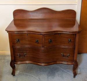 lot 14 image: Serpentine Wood Three Drawer Dresser