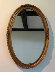 lot 26 image: Vintage Gold Oval Wall Mirror
