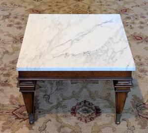 lot 5 image: Marble Topped Vintage Side Table