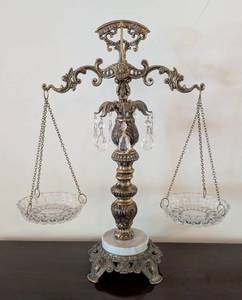 lot 6 image: Gorgeous Vintage Marble and Brass Scale  Vintage Scales of Justice