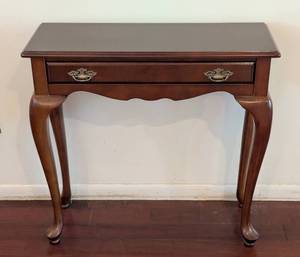 lot 25 image: Petite Vintage Mahogany Console Table with Drawer