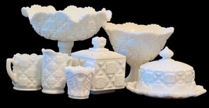 lot 71 image: Vintage Westmoreland Milk Old Quilt Glass Items