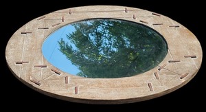 lot 101 image: Beautiful Large Round Wooden Frame Mirror
