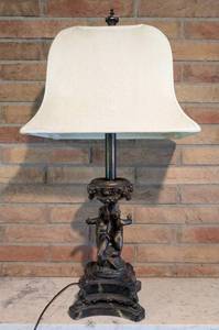 lot 29 image: Vintage Bronze Color Cherub Table Lamp