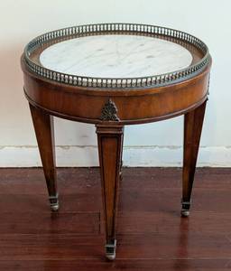 lot 55 image: Elegant Round Marble Topped Accent Table