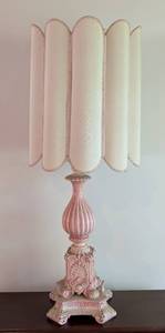lot 11 image: Very Large Pink Vintage Table Lamp
