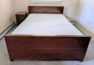 lot 10 image: Burled Mahogany Full Size Bed Frame and Matching Nightstand