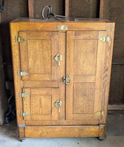 lot 1 image: Antique Allice Oak Ice Box Refrigerator