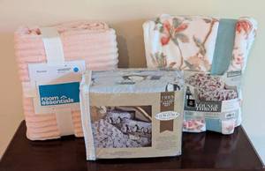 lot 67 image: New Twin Size Throw Blankets and Sheet Set