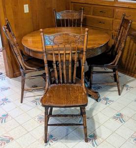 lot 7 image: Round Oak Dining Table and Pressed Back Chairs
