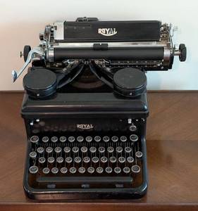 lot 69 image: Black Vintage Royal Typewriter